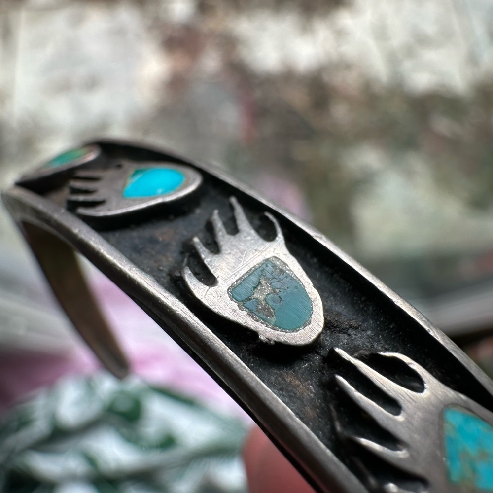 Artist signed Tufa cast Sterling turquoise bear paw cuff - Picture 6 of 6